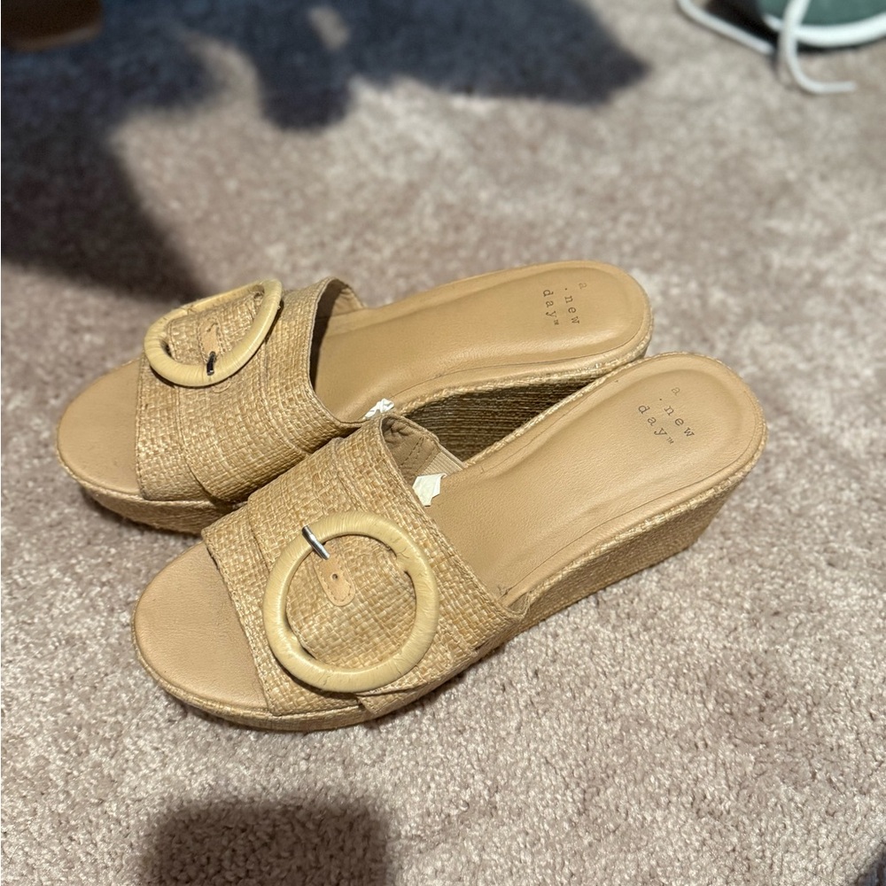 Raffia Wedge Sandals - Tan